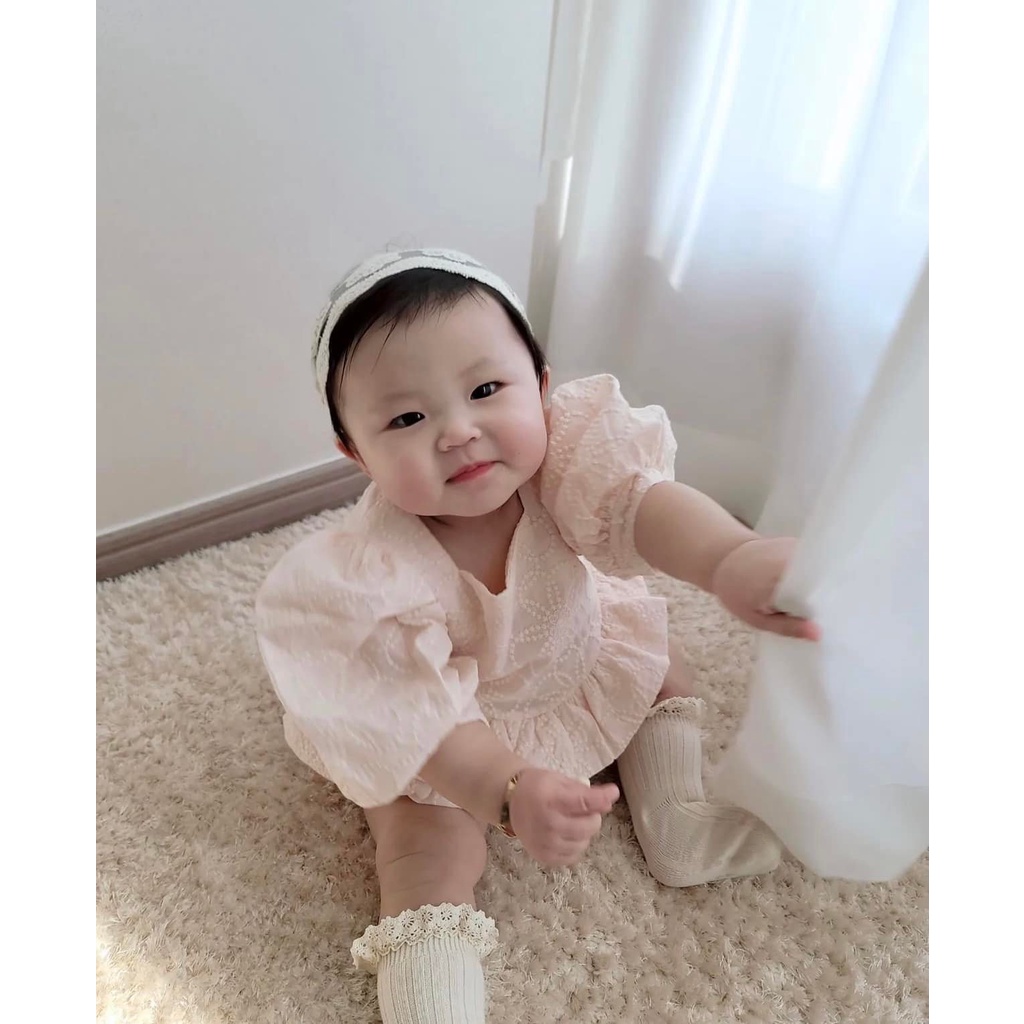 Váy Bodysuit Anne Shirley Lace V thêu hoa tay bồng đáng yêu cho bé gái