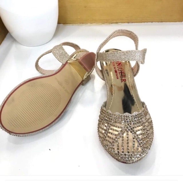 Giày guốc bé gái