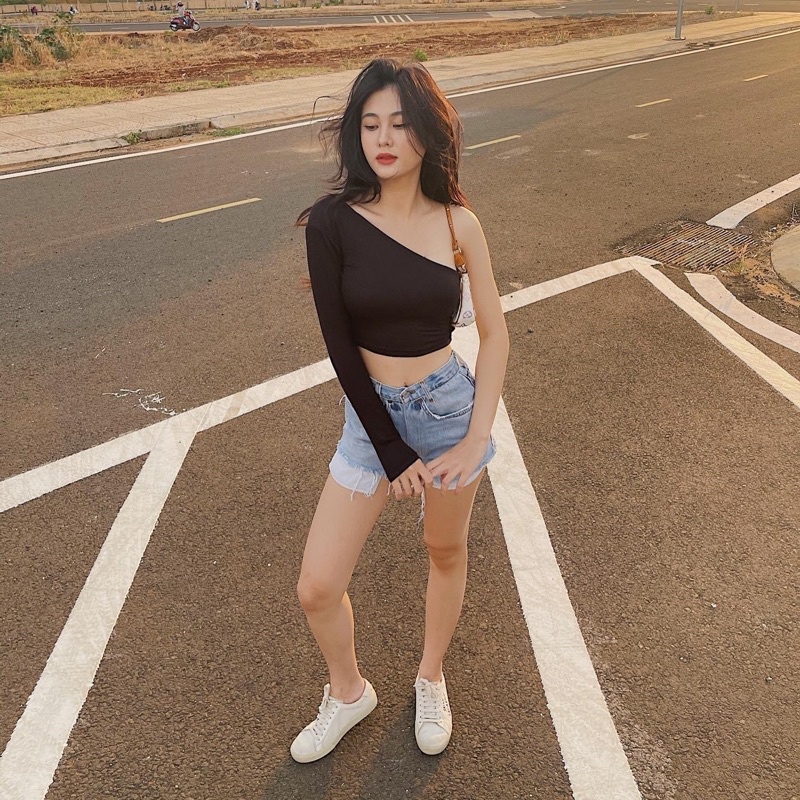 Áo croptop nữ lệch vai tay dài ZUMBEE 2M