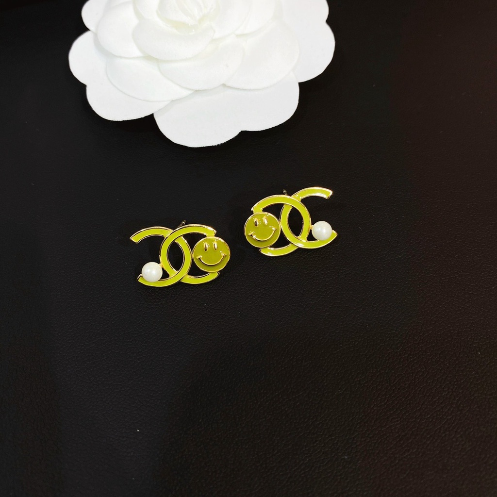 Bông Tai Nữ Cá Tính Đính Đá Cao Cấp Mang Phong Cách Hàn Quốc  - MS302610