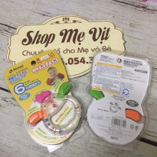 Gặm Nướu Xúc Xắc Gà Con Richell RC93754