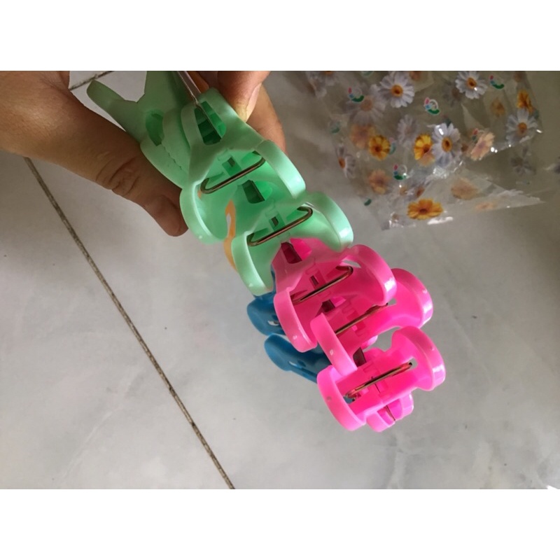 5 Kẹp nhựa treo quần áo hình dễ thương