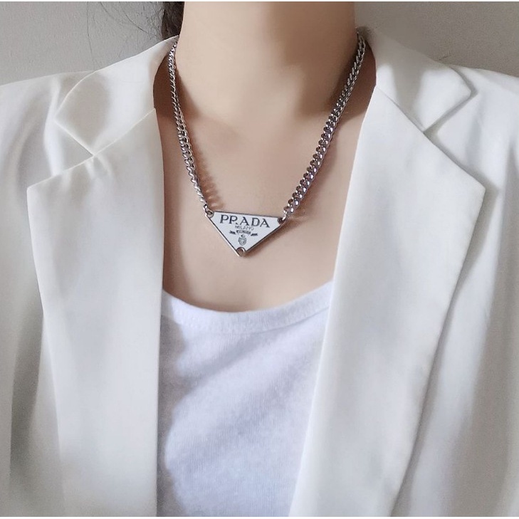 [Phong Cách Mới �� Prada Mặt Dây Chuyền Hình Tam Giác Bằng Thép Không Gỉ