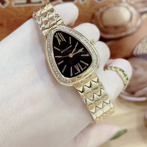 Đồng hồ đeo tay nữ Bvlgari siêu đẹp siêu xinh, đính đá quanh viền sang trọng, dây thép đúc đặc không gỉ