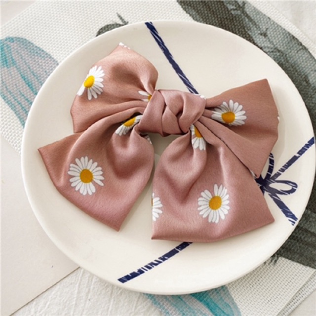 Kẹp tóc nơ lớn vải lụa in hoa cúc daisy