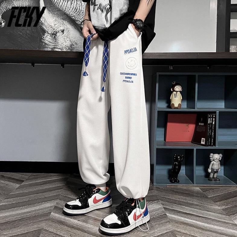 Quần Jogger Thể Thao Ulzzang Dây Rút Gấu Quần Chất Nỉ Dày Dặn(Hàng Sẵn)