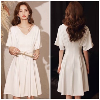 Đầm trắng cổ V xếp li