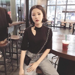 Áo khoét cổ