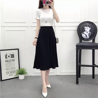 Chân váy dài xoè xếp li