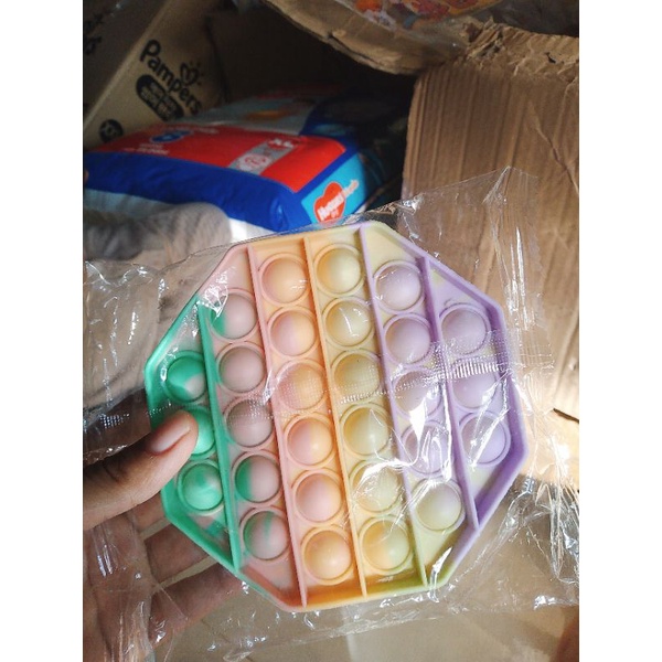 Pop It hàng hot - đồ chơi giảm căng thẳng đang là sản phẩm được ưa chuộng nhất hiện nay