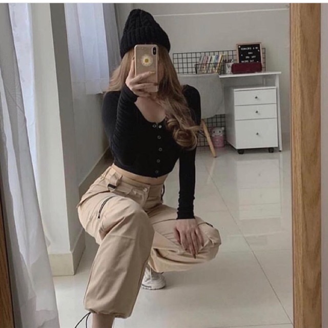 Áo thun gân tay dài croptop nút bấm