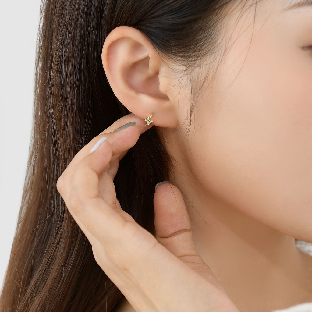 Khuyên tai thời trang tạo hình độc đáo dành cho nữ