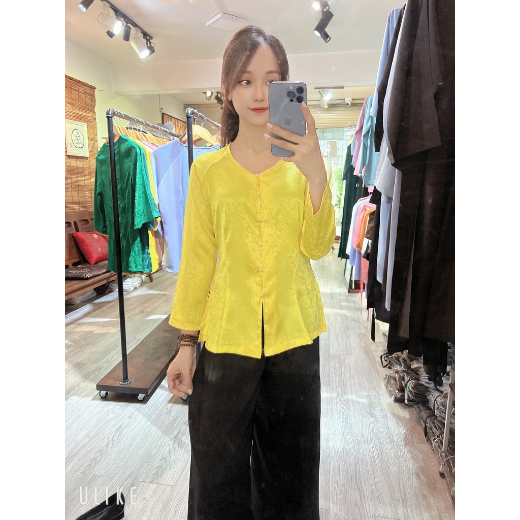 Áo bà ba màu vàng lụa gấm Hàn Châu # Đồ Phật tử lụa cao cấp # bà ba vân gấm hoa sen cúc ngọc xinh xắn AB12 Vàng