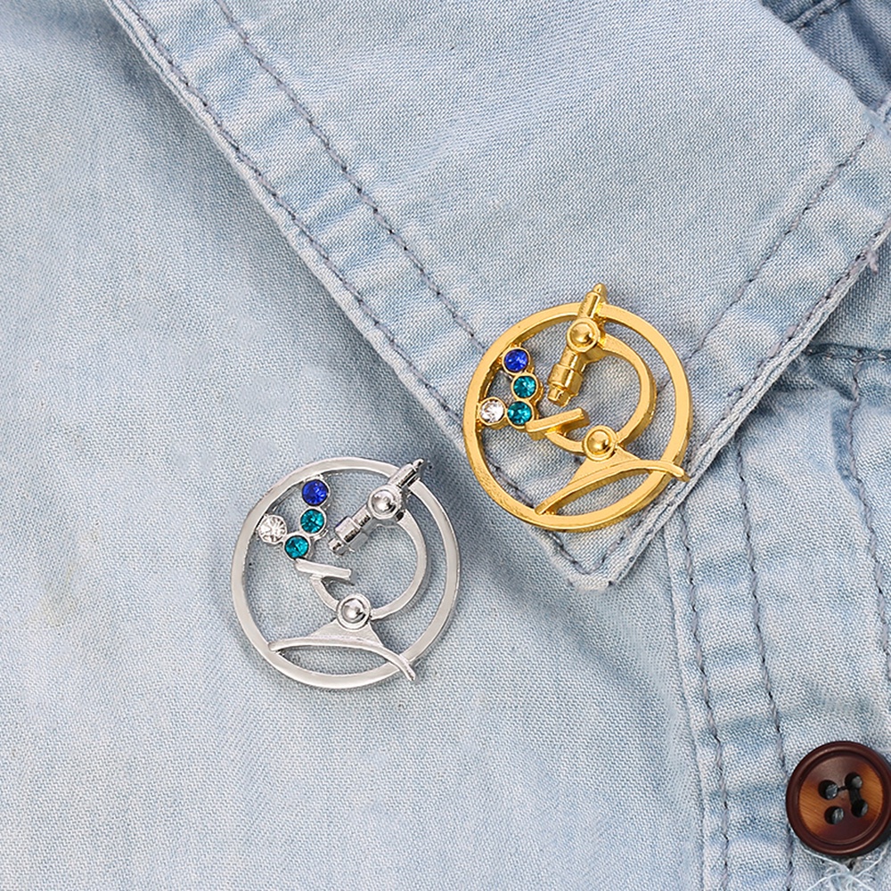 Huy hiệu cài áo hình ống nghe bác sĩ