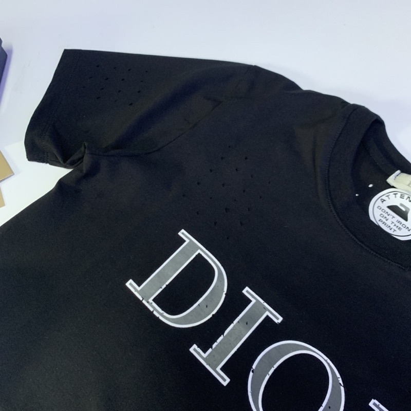 PhÔng nam hoạ tiết chữ in D.I.O.R nổi , áo nam Loang rách nhẹ 3633