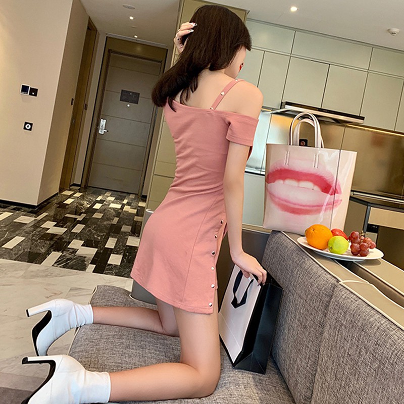 Đầm mini khoét vai đính đinh tán