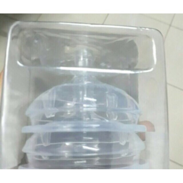 Núm ti mềm như ti mẹ