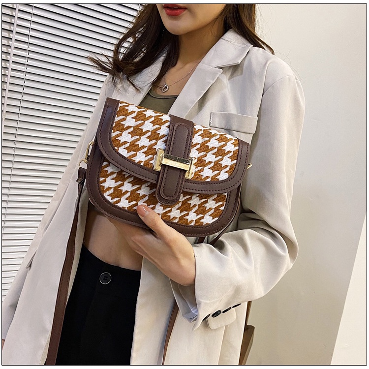 Túi đeo chéo vai IELGY sành điệu dễ phối đồ thời trang