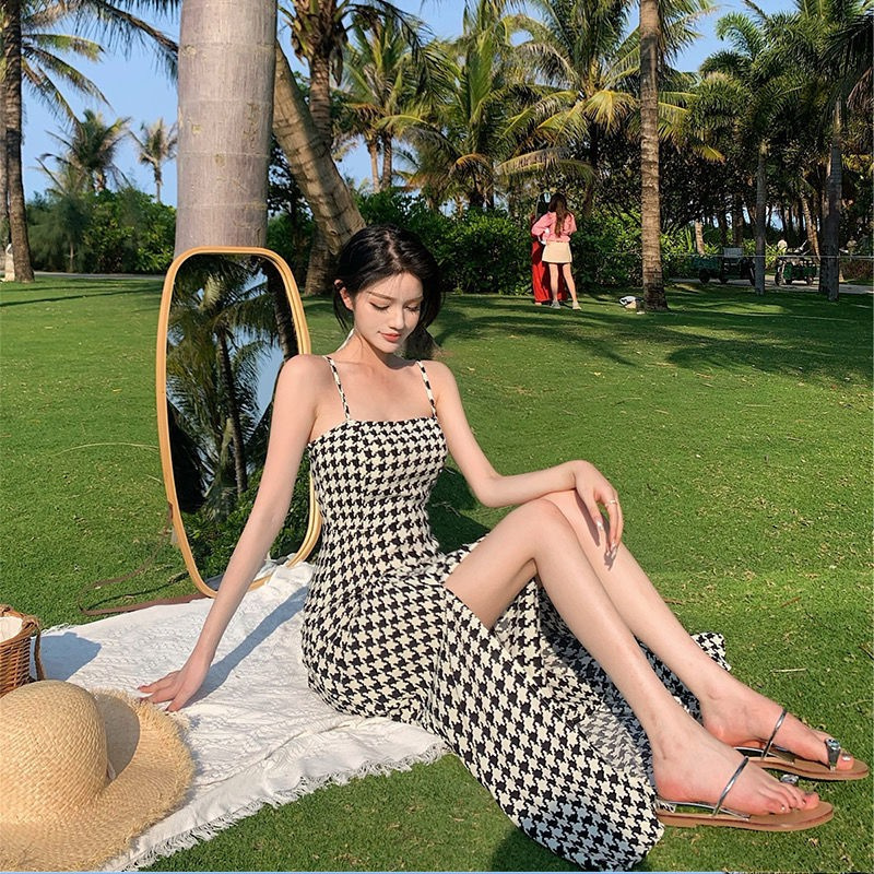 Đầm Hai Dây Ôm Dáng Xẻ Tà Cổ Điển Thời Trang Pháp Chất Lượng Cao Cho Nữ | BigBuy360 - bigbuy360.vn