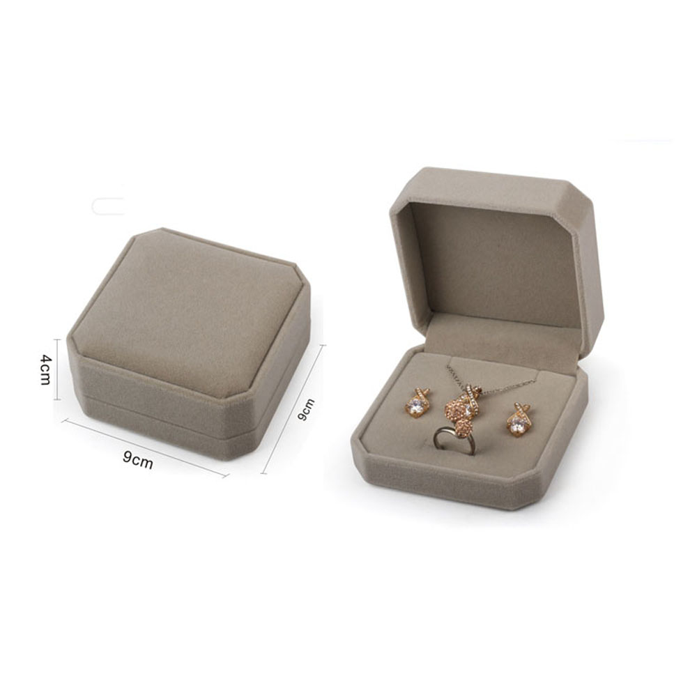 Hộp đựng trang sức chất liệu nhung sang trọng