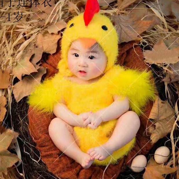 Áo liền hình gà con cho bé 3 tháng tuổi