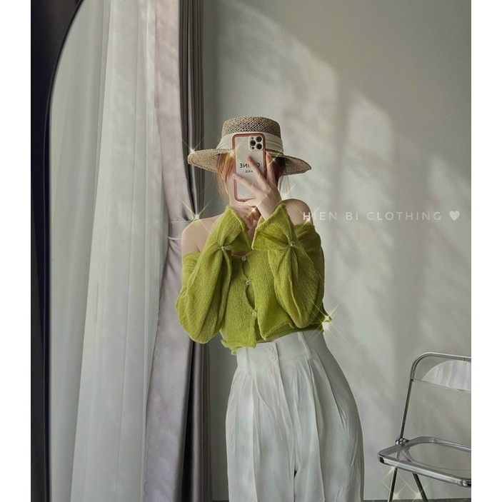 Set áo len hai chi tiết , gồm áo len yếm tơ mix cùng cadigan len mỏng