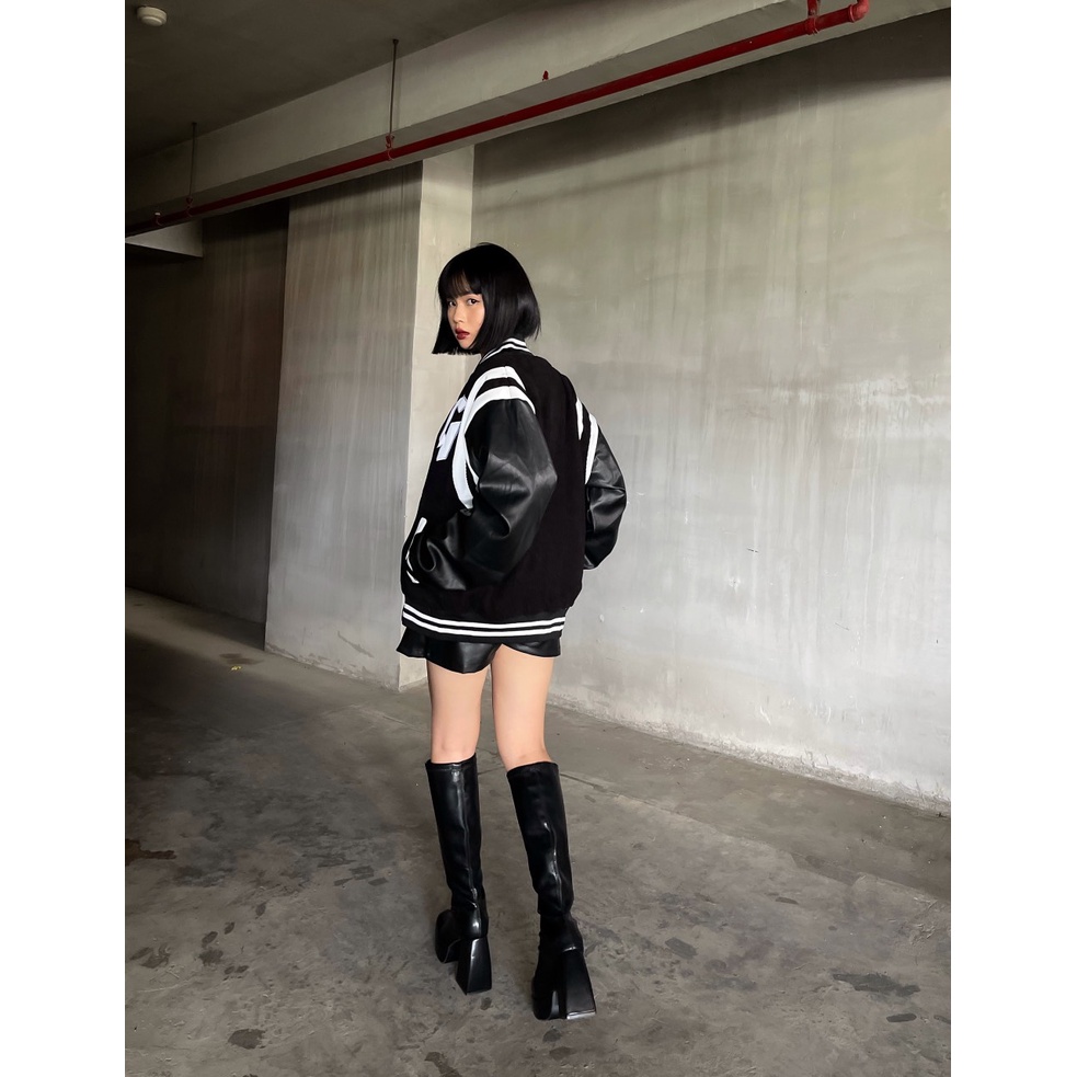 Áo khóac form rộng nhung tăm phối tay da jacket varsity v19 Gonz - màu đen
