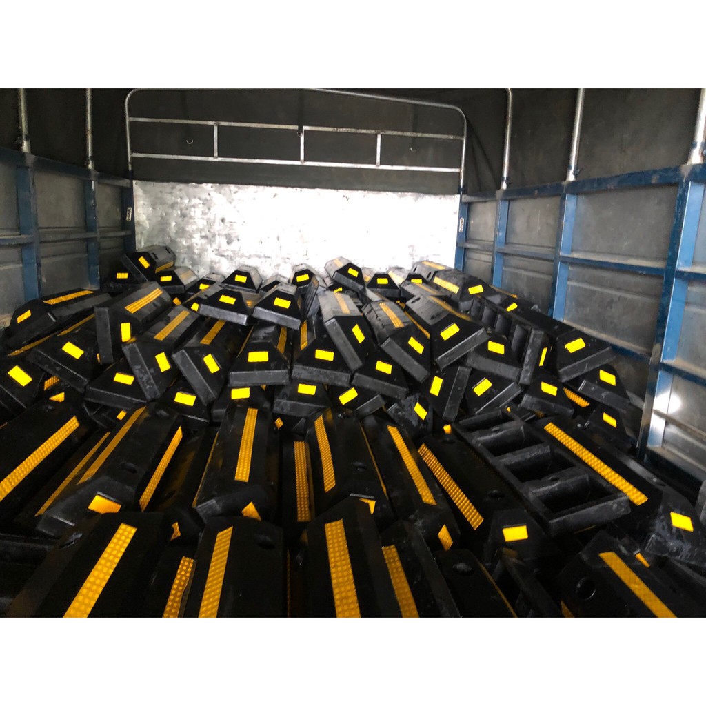 CHẶN LÙI CAO SU KT: 560x150x100 NHÀ SẢN XUẤT