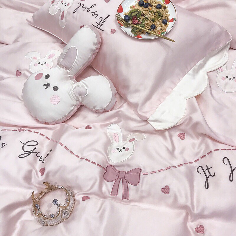 Bộ Chăn Ga Gối Lụa Thêu Thỏ Bunny Màu Hồng Nhẹ Nhành - Nữ Tính Hàng Cao Cấp Full Set 7 Món