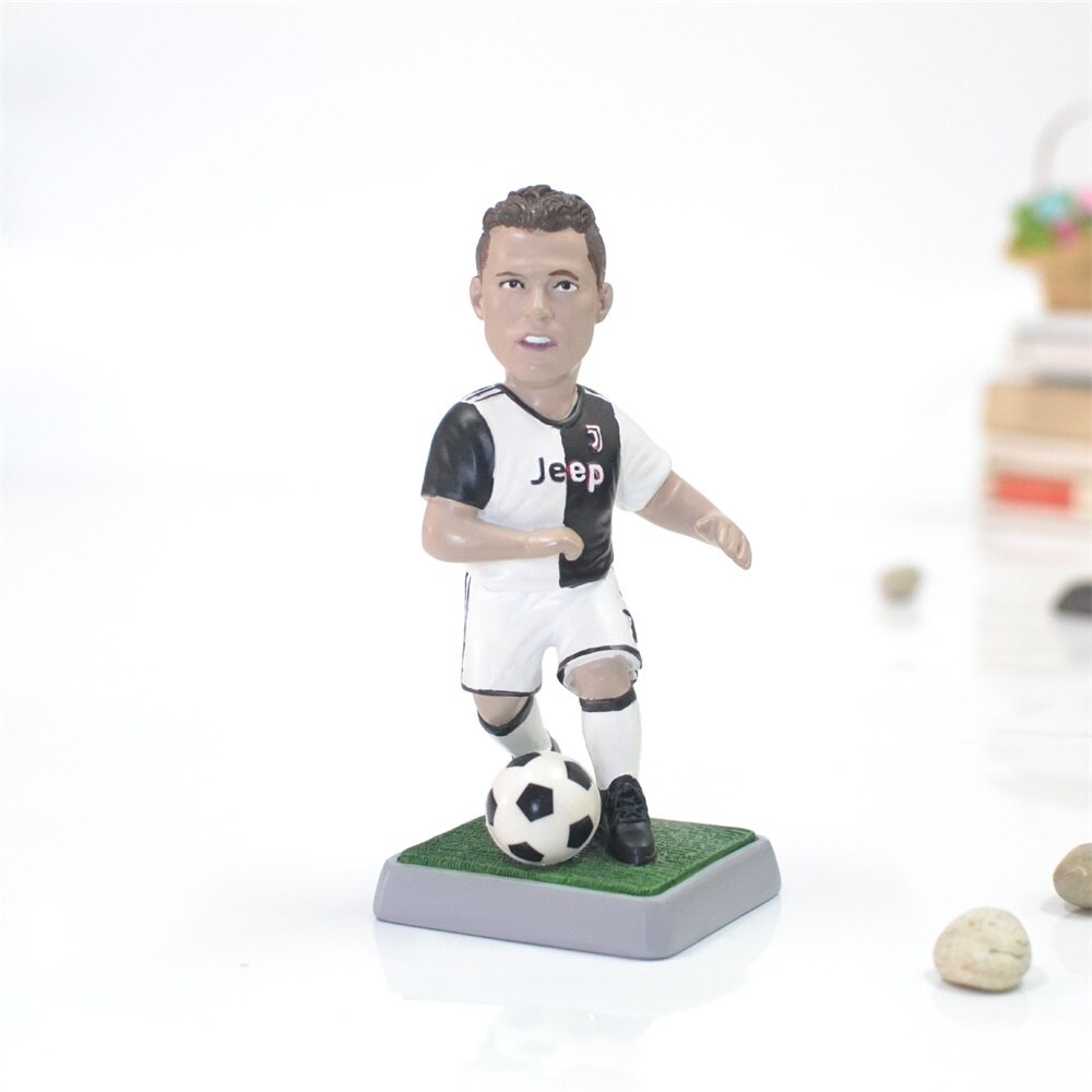 Mô hình cầu thủ bóng đá Ronaldo Messi bằng nhựa Resin trang trí bàn làm việc