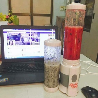 Máy xay sinh tố 2 cốc ☚Máy xay sinh tố Shake n take. Xay xong mang đi luôn không phải lách cách rửa nhiều đồ .hàng sẵn