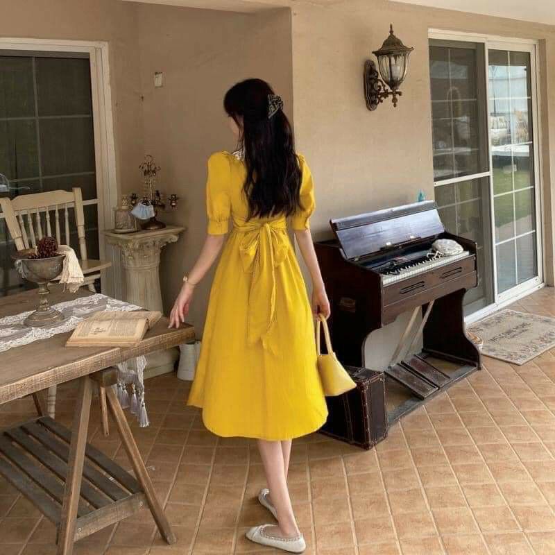 ĐẦM TIỂU THƯ VÀNG CỔ SEN