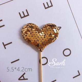 Que cắm tim vàng lấp lánh