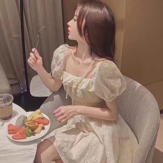 Váy xoè hoa kem cổ bèo