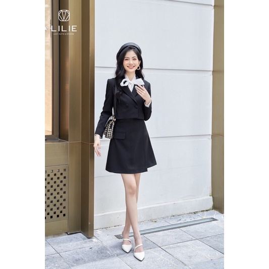 Set blazer croptop 2 cúc ngang đen và chân váy vạt chéo đen | BigBuy360 - bigbuy360.vn