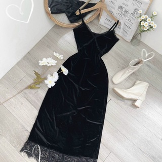 Đầm đen body nhung viền ren