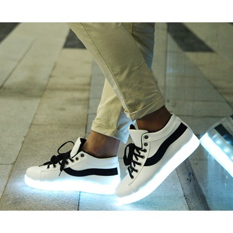 Giày phát sáng cao cổ vạch cong màu đen phát sáng 7 màu 11 chế độ đèn led cực đẹp | BigBuy360 - bigbuy360.vn