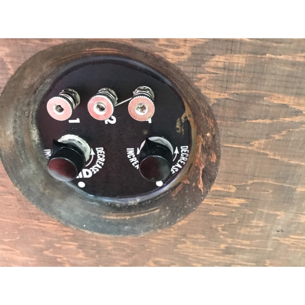 Loa Ar3a căng vải trắng