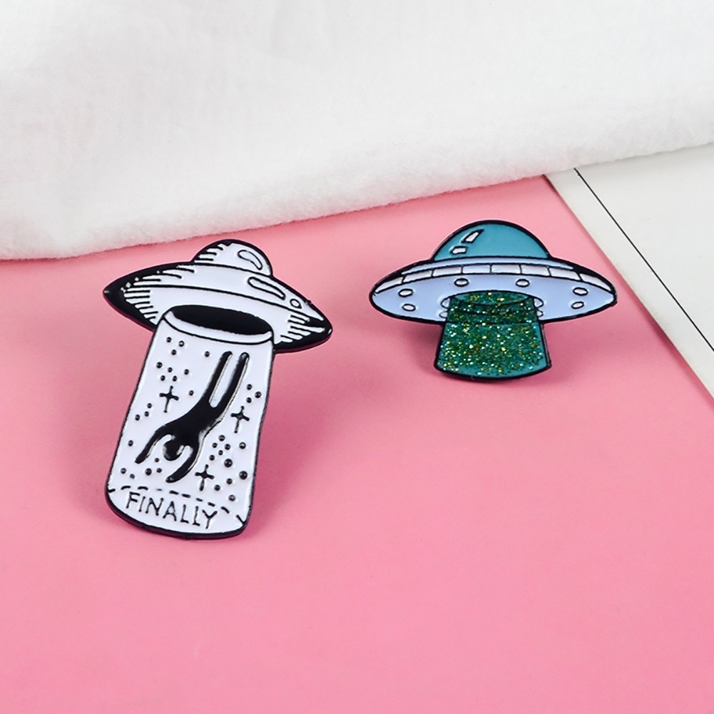 Ghim cài áo hình UFO và chữ Finally bằng hợp kim trang trí quần áo độc đáo