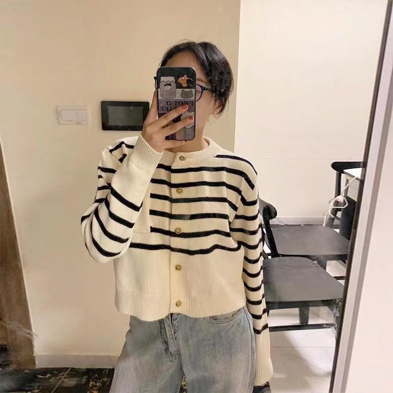 Áo khoác len nữ dệt kim sọc ngang có nút
