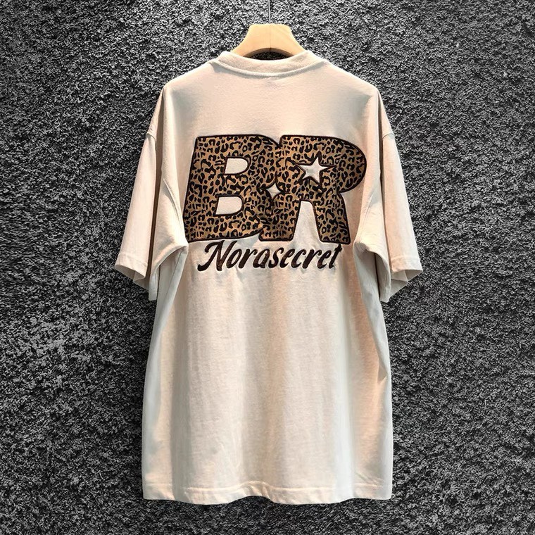 Áo Thun Hoa Tiết Đốm Chữ Thêu Blackgts Tee