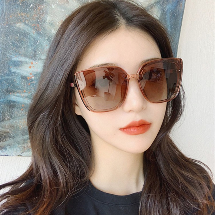 Kính mát gọng vuông phong cách sành điệu trẻ trung cho nữ