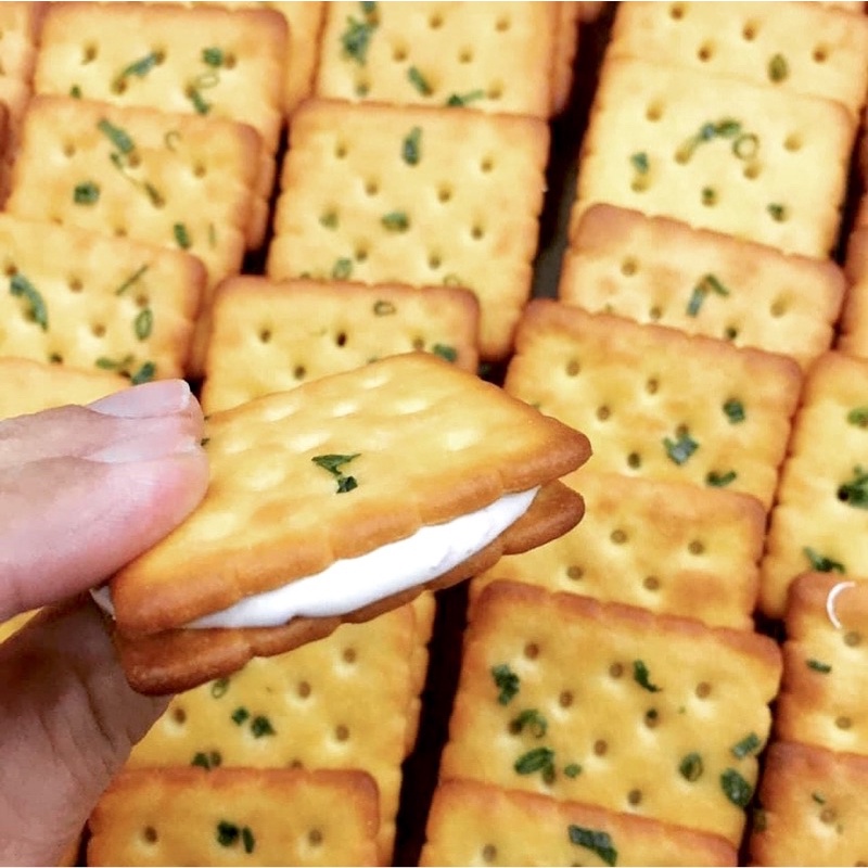 Bánh quy hành Kenju nhân kem dẻo Richy hộp 310g