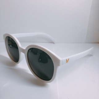 30 Chiếc Kính V Tròn Trắng Hàng Đẹp