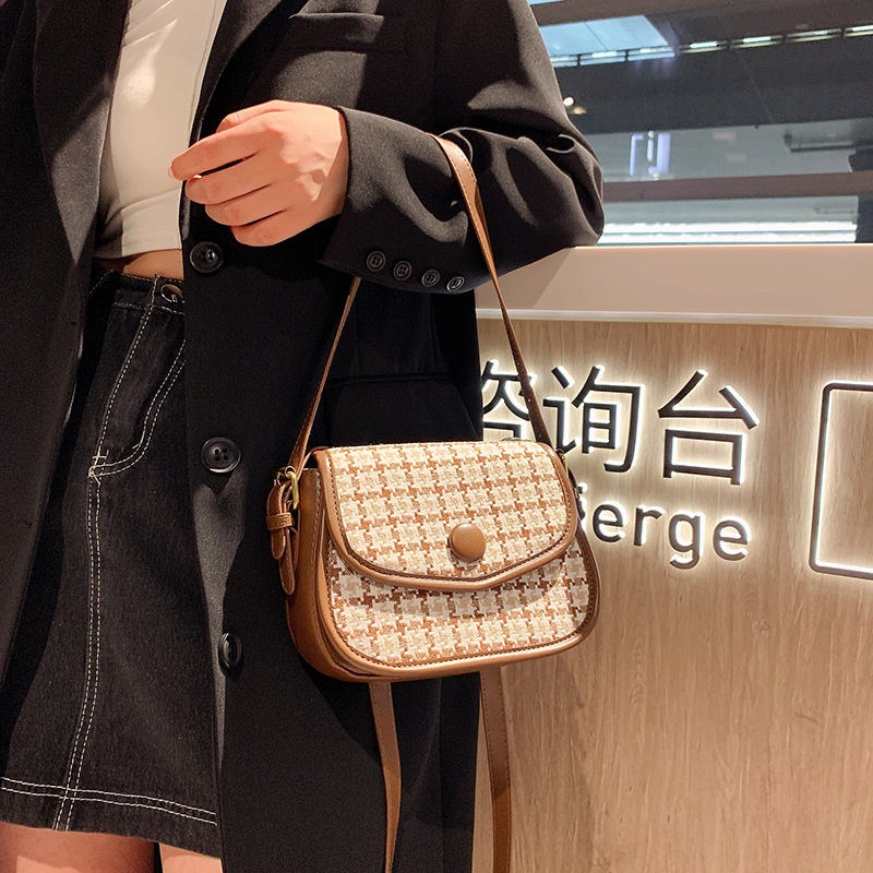 Túi đeo vai hình vuông cỡ nhỏ bằng vải len phối màu tương phản thời trang thu đông mới 2021