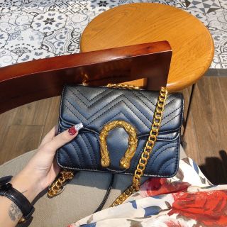 Túi móng rồng dây xích vàng phối da pu