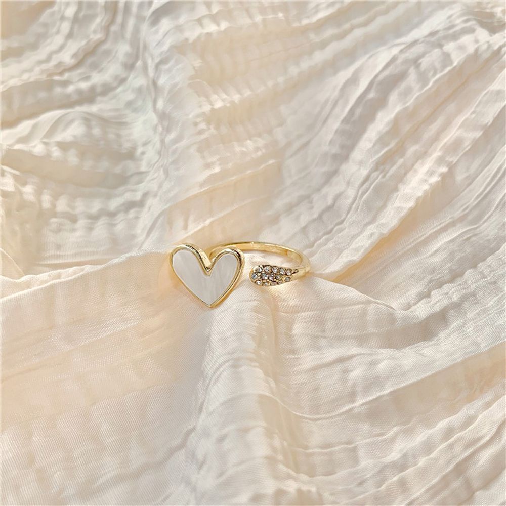 Nhẫn đeo ngón tay hình trái tim nhiều màu sắc thời trang sành điệu cho nữ