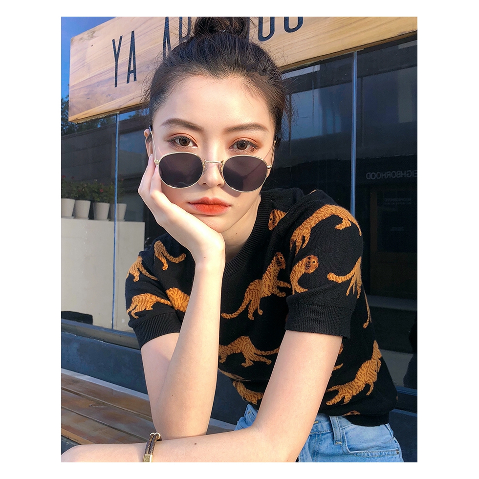 Kính mát màu đẹp mắt phong cách hợp thời trang | BigBuy360 - bigbuy360.vn