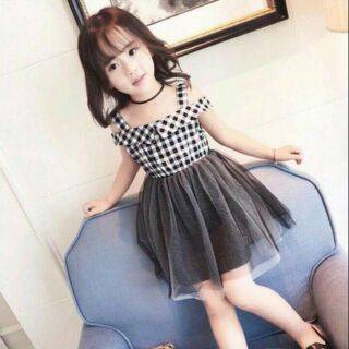 Set áo trễ vai kèm váy voan cho bé gái