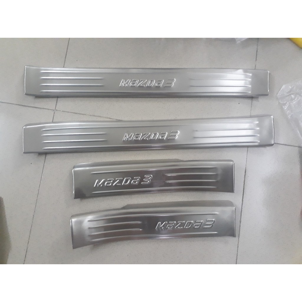 Nẹp bước chân, ốp bậc cửa xe Mazda 3 2020 2021 2022 2023 mẫu inox cao cấp